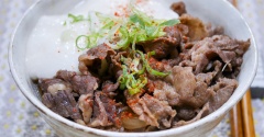 トロロと牛肉で残暑を乗り切る「夏牛丼」