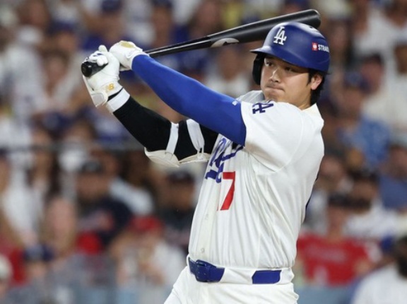 大谷翔平(32)「塩パスタ飽きた。ホットドッグうめえwww」