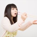 嫁「豚汁作ったから夜に食べようね」俺「やったぜ」嫁母「あら、じゃがいもが入ってないじゃない！」ﾄﾞﾎﾞﾎﾞﾎﾞｯ 	
