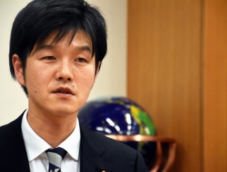 【画像】スズキ農林水産大臣、43歳に見える？【あり】