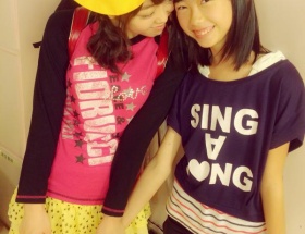 【画像あり】AKB峯岸みなみ(22)が千葉恵里ちゃん(11)とツーショットを撮り、「完全に同級生」と主張