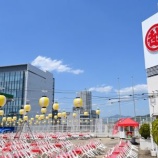 『青空の下、上機嫌で「広島三越ライオンビヤガーデン」』の画像