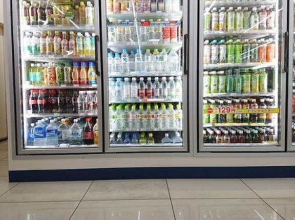 海外「よく冷えた緑茶が美味しいぞ！」日本の炭酸以外のソフトドリンクに対する海外の反応