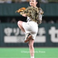 【画像】橋本環奈さん、始球式をするwww