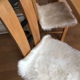 『ふわふわ暖かいムートンシートでダイニングも冬支度』の画像
