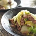 10分おかず【味付けこれだけ？塩とオリーブオイルで白菜と牛肉の重ね蒸し煮】で晩ごはん