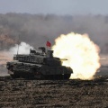 【ﾌｧﾝｻﾏﾘｨ】小泉大臣「戦車の砲弾が砲内で暴発」 3人死亡1人負傷　大分 自衛隊演習場で
