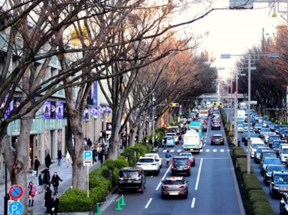 やせ我慢民「都内で車は不要！」ワイ「ほななんで渋滞してんの？」