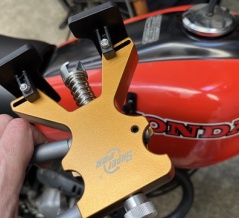 XL125S：タンクの凹みにデントリペア