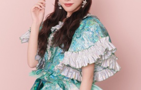 【FRUITS ZIPPER】櫻井優衣さんのグラビア水着写真集　編集前の謎の線が入り話題に