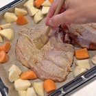 漬けて焼くだけ簡単！ジューシークリスマスローストチキン