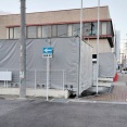 あいち銀行が入っていた建物が解体される様子（小牧市小牧）