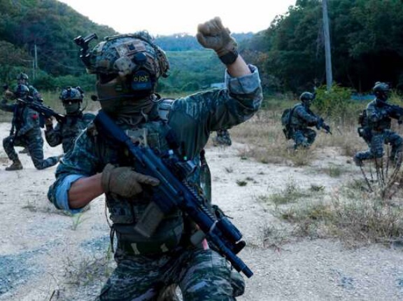 韓国海軍第1海兵師団、浦項市で国家防衛訓練を実施…海岸地帯からの攻撃に対応！