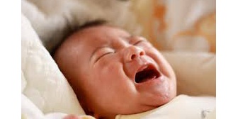 生後2ヶ月の子供が何をしても泣き止まなくてどうしようもなく疲れ「そんなにずっと抱っこばっかりできないよ！」とベビーベッドに乱暴に下ろし放置してしまった。そしたら…