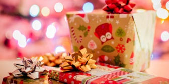 夫婦で誕生日やクリスマスのプレゼントを贈り合ってる人、どんなものを贈っていますか？