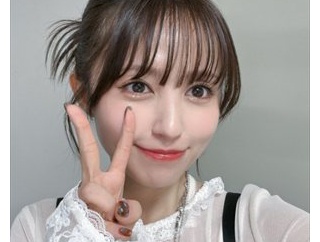 【困惑】女性声優さん、ブラジャー姿でイベントに出てしまう・・・