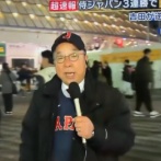 【放送事故】超人気バンドのボーカル、WBC会場生中継に乱入してヤバすぎる行動→中継が強制終了に