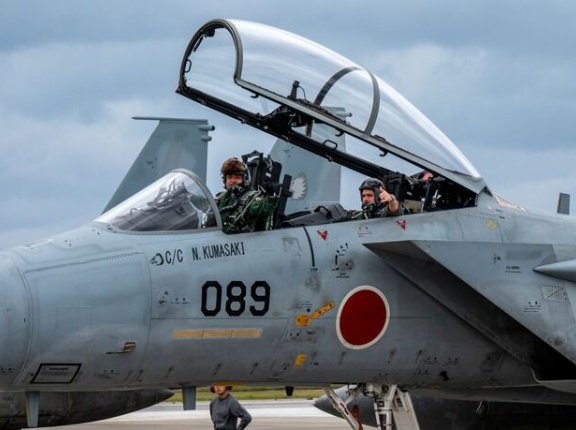 日米の連携が、明日のインド太平洋を守る…米空軍と空自戦闘機が共同飛行訓練！