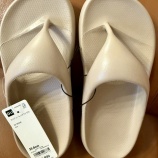 『【GU神セール】まさかの790円！？ウーフォス風コンフォートサンダル、見つけちゃった件。』の画像