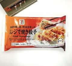 【1180レビュー目/９２点】セブンイレブンの『レンジで焼き餃子』が物価高の中でも価格キープでコスパがすごい！餃子欲を手軽にヘルシーに満たす優れモノ！！