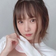 【画像】えなこ(31)の写真集の表紙がほぼ裸wwwww