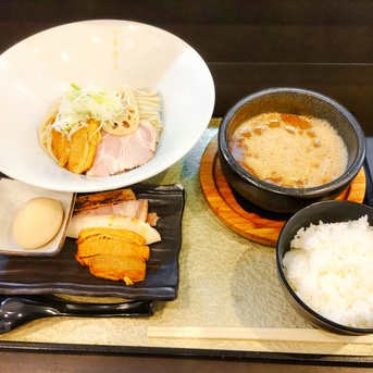 春日井発祥！濃厚豚骨つけ麺で有名なつけ麺専門店/麺者すぐれ