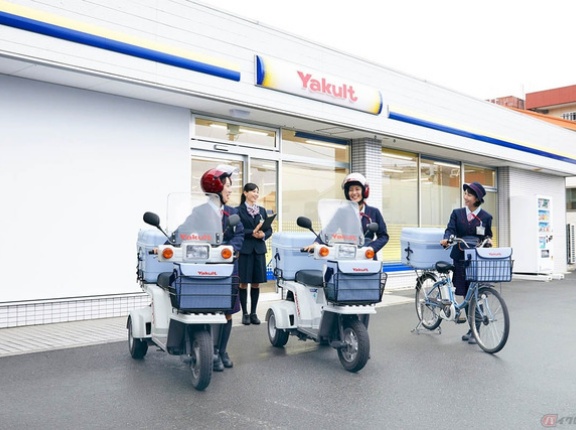 外国人教師「日本の同僚がヤクルトレディから爆買いしてる、何故なんだ…？」