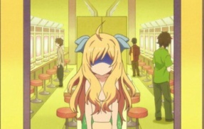 パチンコで負けた47歳無職男性、コンビニ入店してすぐに暴れて商品を投げたり陳列棚を押し倒したとして逮捕される