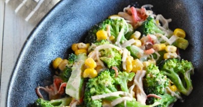 ブロッコリーとカニカマのごまマヨサラダ