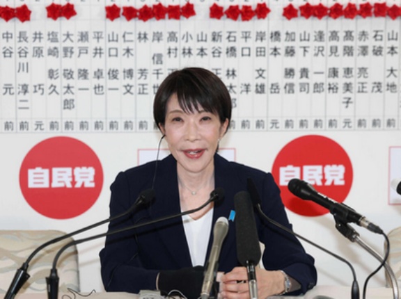 衆院選から一夜明けての日経平均は一時千円超高から史上最高値更新 先物は5万8千円乗せから陰の丸坊主の寄り天安値引け