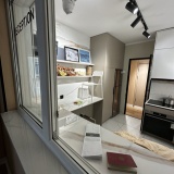 海外宿で外出中に事件発生の匂い。