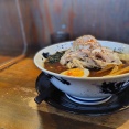 《醤油の厚みと旨味を感じる真っ黒なラーメン!》麺 池谷精肉店＠あきる野市<限定・豚入り黒中華>