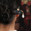 【本日のおすすめ】檀木（まゆみ）製 U字型かんざし「孔雀と桜」、うっとりするほど美しい！