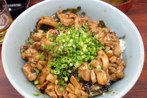 武内食堂 かしわバター丼 高松市 すう写真館