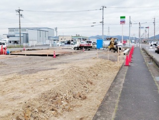 ファミリーマートのすぐ横に新築されるのは調剤薬局？（犬山市羽黒栄）