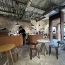 【Craftsman Roastery at Old Town】　at　Bamrung Mueang Rd,　～王宮帰りに寄りたい。旧市街のおしゃれカフェ～