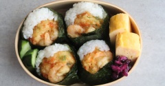 時には市販品を使って天むす弁当
