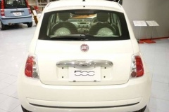 フィアット「500」リアにあるナンバープレートの穴埋める黒いボッチが気になる