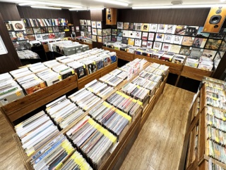 【店舗紹介】ディスクユニオン最大規模のレコード専門フロア「新宿ロックレコードストア」をご紹介！