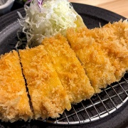 たつの　ロースかつ定食♪《脂楽亭》