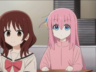 ぼっちちゃんの「目立ちたくないのにピンク色のジャージを着用」という永遠の謎
