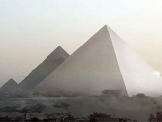 ギザの大ピラミッドは建設当初は白く輝いていた