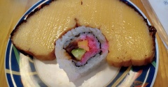 銚子旅行　銚子の伊達巻を食べる
