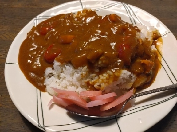 魔法の言葉「マッハー」に無反応なうちのニャンコ　暑さで食欲不振なのでマタタビてモリモリ食べました(^^)