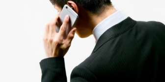 電話で一度断られたが、直接再会して話をするのは迷惑だろうか？