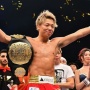 大物格闘家・武尊さん、ご両親がパリに行くもうっかりホテル予約忘れて途方に暮れる　→　まさかの大物女優が「うち来る？」と誘って、親密になった話