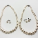 お二人のお嬢様へ贈るアコヤネックレスセット