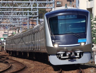 小田急の5000形に8両編成が登場するのは何を意味しているのか
