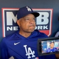 【悲報】ロバーツ監督「大谷の膝が改善しなかったからヒアルロン酸注射を打ち込んだ」