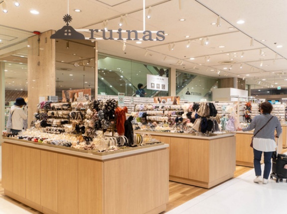松坂屋にアクセサリーショップ「ruinas（ルイナス）」がオープンしてる